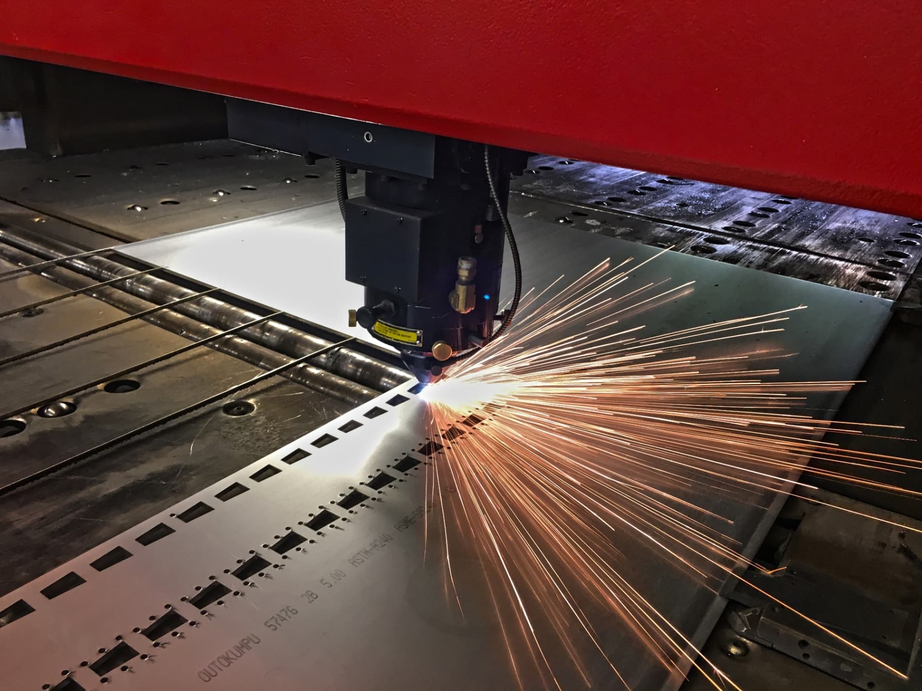 SCOMA Laserschneiden Metallbearbeitung